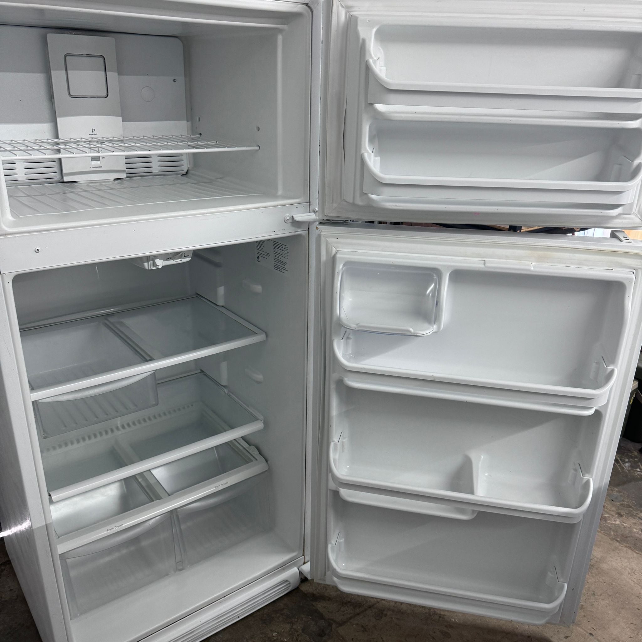 Frigidaire Top and Bottom Refrigerator Frigidaire Top and Bottom Refrigerator